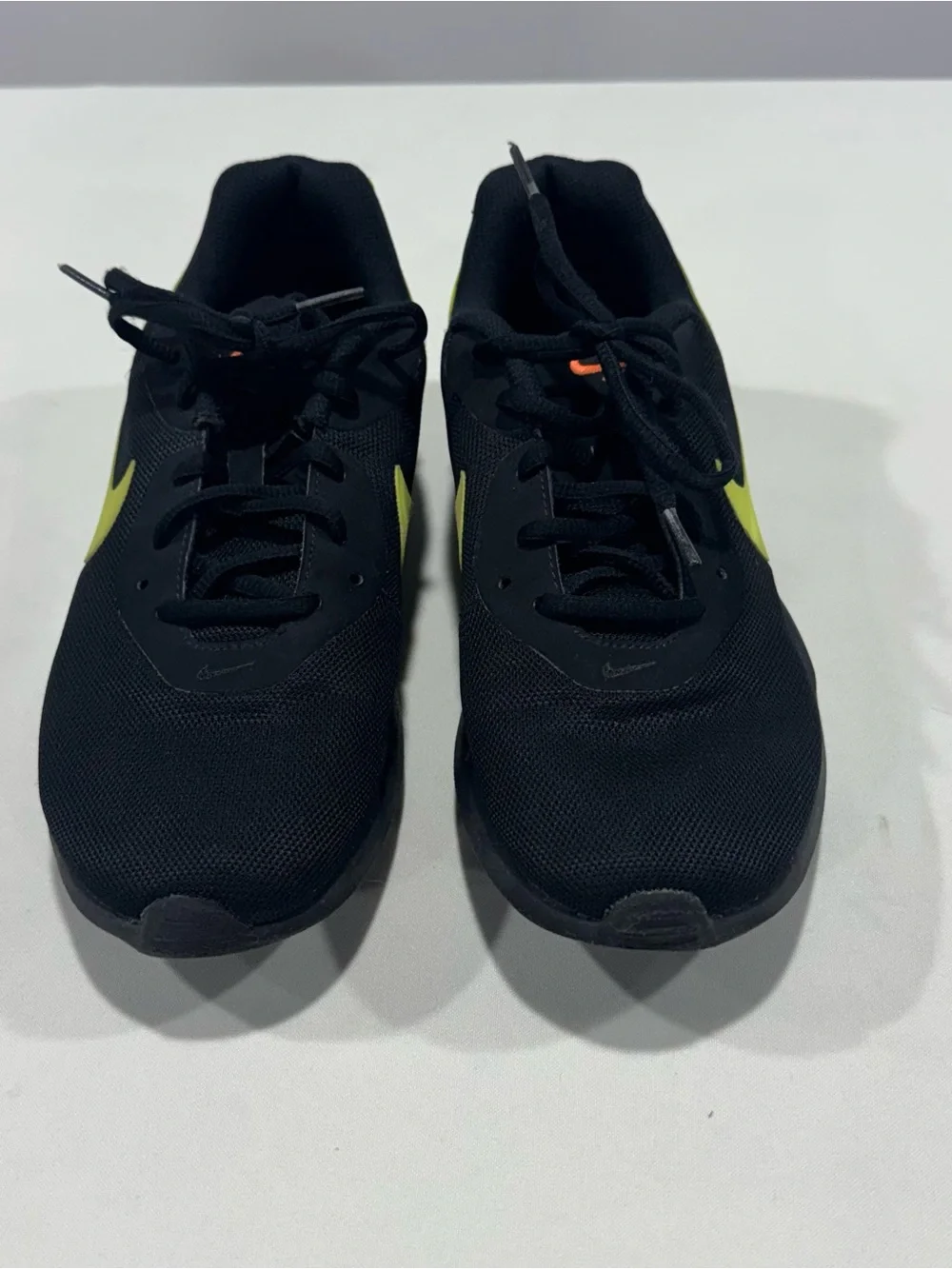 Nike Air Max Oketo GS Size 8.5 Black Volt Athletic Running Sneaker AR7419-004